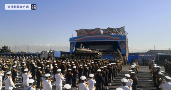 伊朗多地举行建军节阅兵式 展示多种武器装备