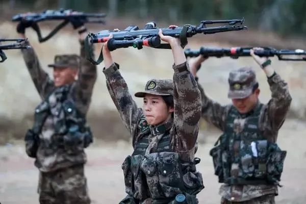00后女“枪王”沈梦可，亮相新兵役前训练场！