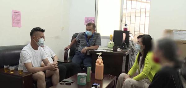 染个头发,最后颜色货不对板头皮还起水泡? 染个头发,最后颜色货不对板头皮还起水泡?