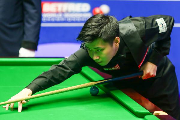 赵心童轻松晋级斯诺克世锦赛16强，赛后为大哥丁俊晖鼓劲