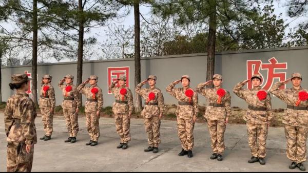 00后女“枪王”沈梦可，亮相新兵役前训练场！