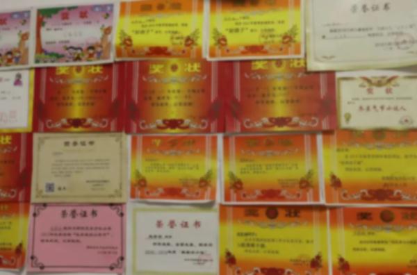 心疼!9岁女孩写下的100多个字,让人忍不住泪崩了…… 心疼!9岁女孩写下的100多个字,让人忍不住泪崩了……