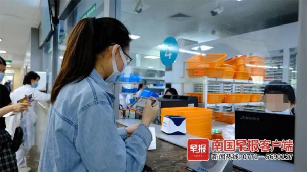 南宁兴起职业陪诊，22岁女孩半天赚200多元！你会花钱请人陪看病吗？