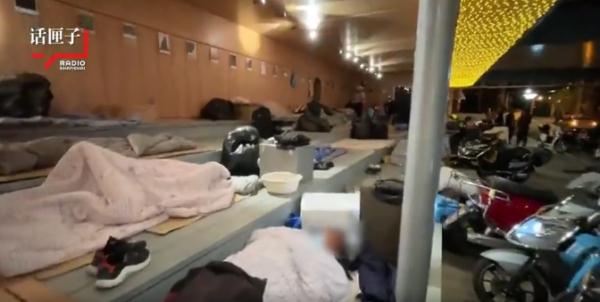 上海外卖小哥在桥洞下打地铺？吃住有点难，也有开心事…饿了么、美团最新回应