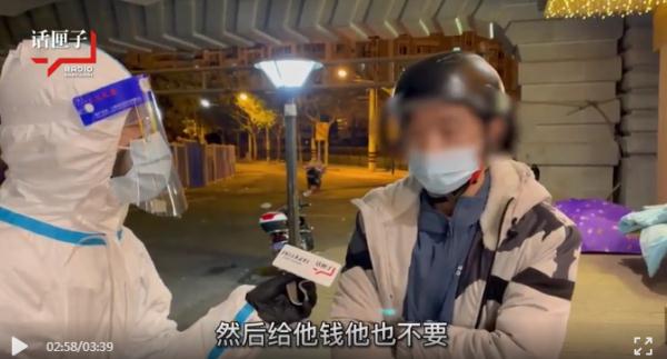 上海外卖小哥在桥洞下打地铺？吃住有点难，也有开心事…饿了么、美团最新回应