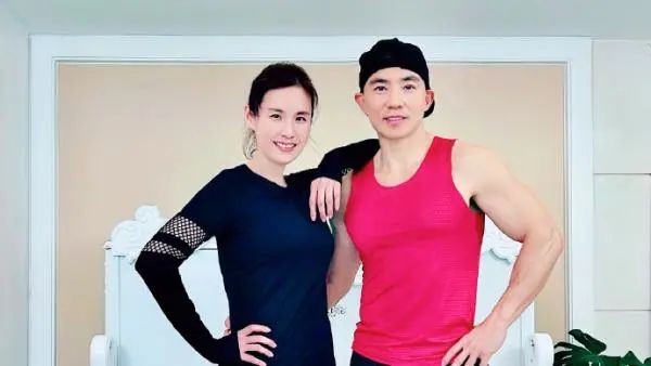 全网都等着刘畊宏“批作业”，为什么会突然爆火？