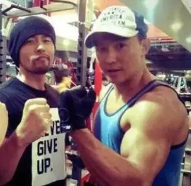 全网都等着刘畊宏“批作业”，为什么会突然爆火？