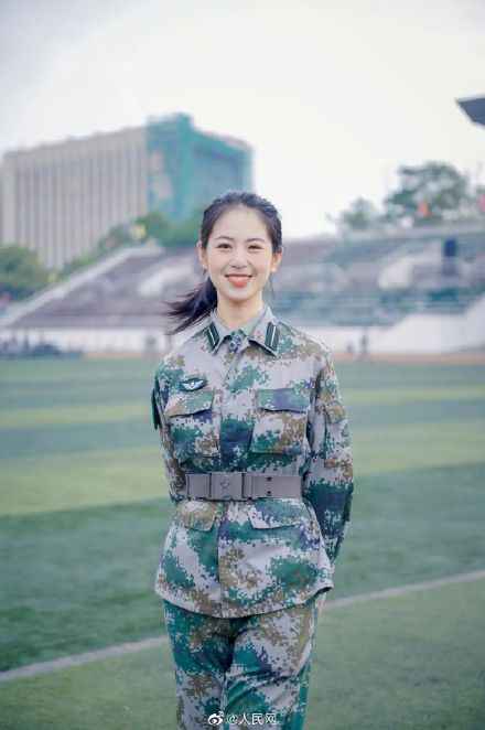从三军仪仗队到大运会首位女旗手 从三军仪仗队到大运会首位女旗手