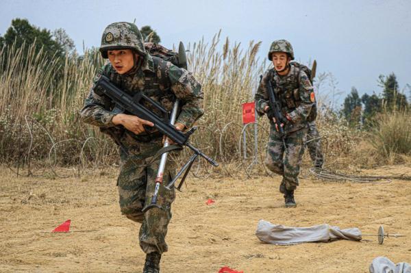 硝烟滚滚！单兵综合演练砺精兵