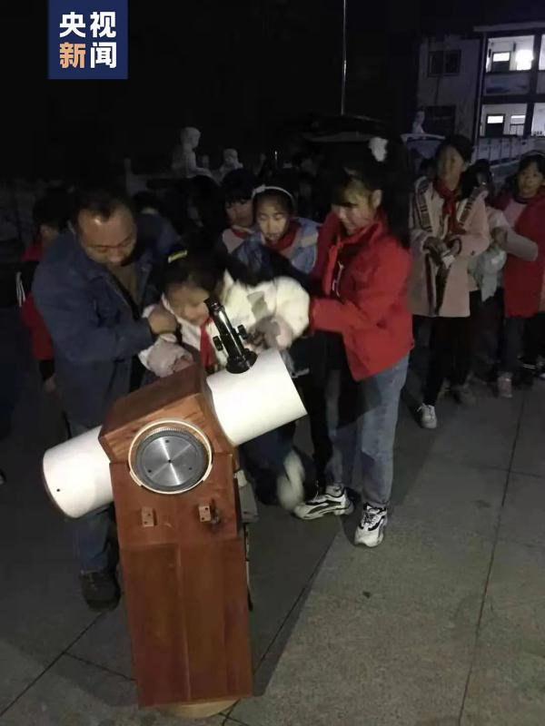 200多个孩子成了“追星族”，就是因为他！