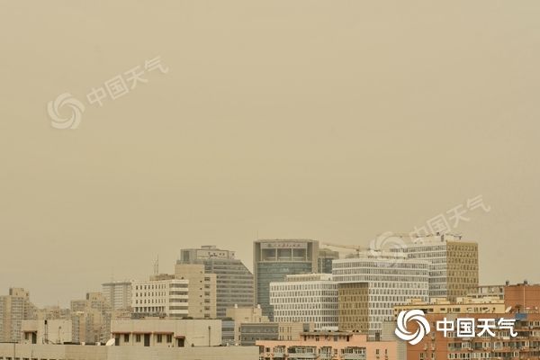 北京平原地区中午前后风沙增强 今夜风力减弱沙尘影响结束
