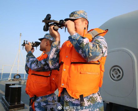 组图 | 直击华山舰海上训练