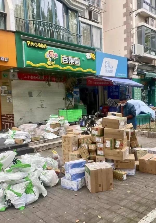 沪上网友纷纷晒单，原来天猫超市已默默恢复上海一半区域的配送