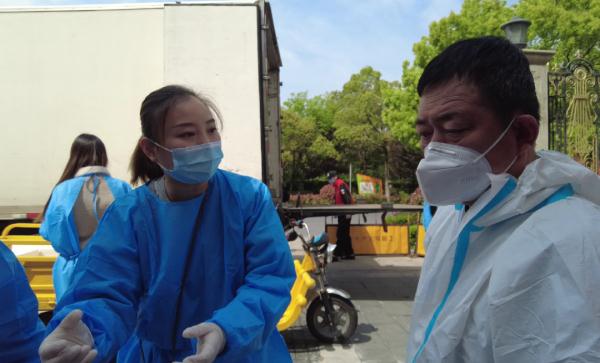 医疗救助生命接力4月6日中午,小区居民范融娣的妈妈突然间吐字不清晰.