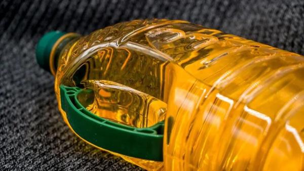 “龙金花”、“万家宴”两家油厂叫屈：不是假冒伪劣