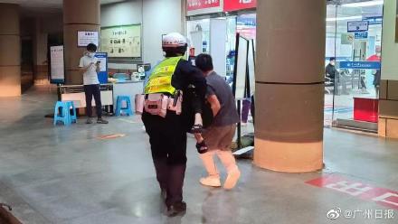 网约车司机冲红灯救人罚单被撤销