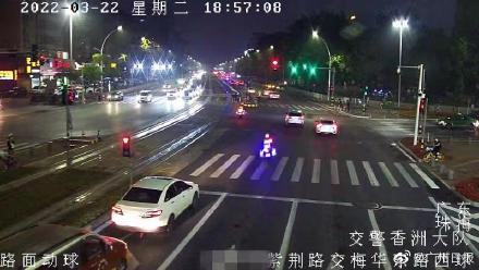 网约车司机冲红灯救人罚单被撤销