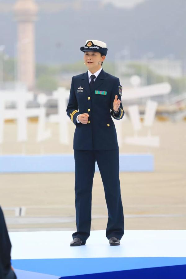 人民海军首位女舰长，是她！
