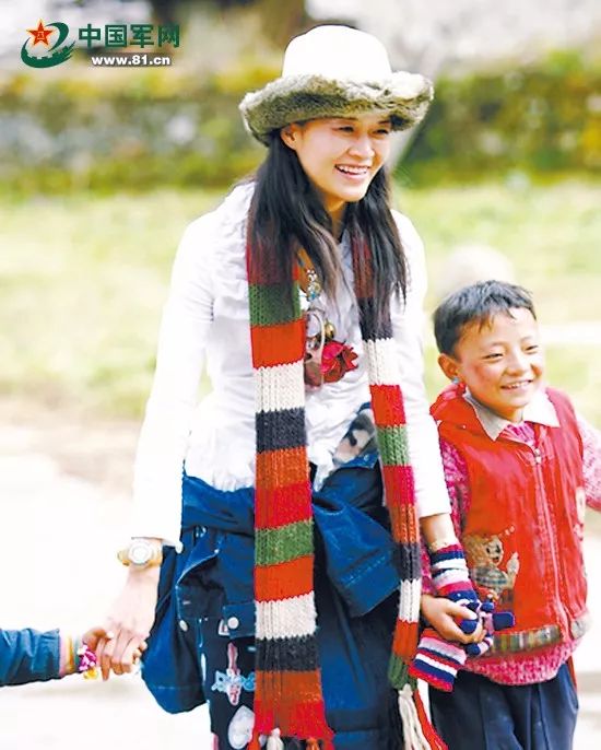 人民海军首位女舰长，是她！