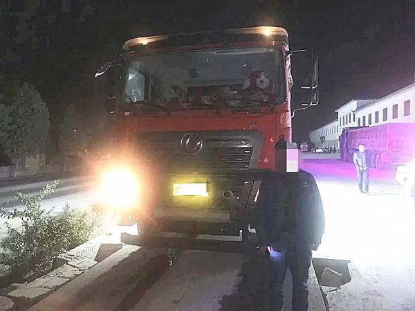夜查超载，别让货车变“祸车”！
