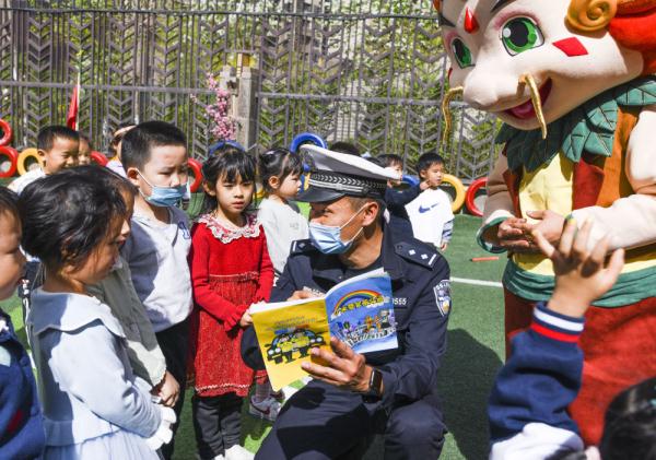 乌鲁木齐：幼儿园里书香浓