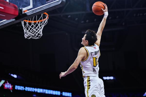 总冠军近在咫尺!辽宁队6人得分上双,总比分3-0广厦 总冠军近在咫尺!辽宁队6人得分上双,总比分3-0广厦