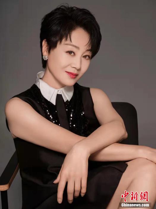 王姬:坦然接受变老,希望时间渗透进演技里 王姬:坦然接受变老,希望时间渗透进演技里