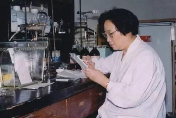 青蒿素问世50年后，“中国神草”如何继续造福世界？