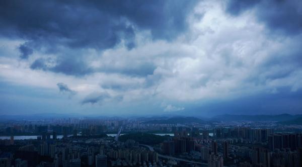 震撼航拍，长沙“乌云压城”！多预警齐发，这些路段请绕行！