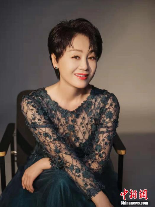 王姬:坦然接受变老,希望时间渗透进演技里 王姬:坦然接受变老,希望时间渗透进演技里