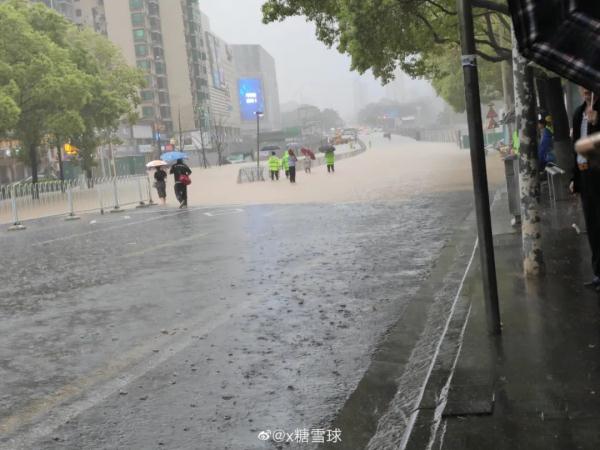 今天,下班路上的长沙是这样的....长沙暴雨红色预警!湖南双预警齐发! 今天,下班路上的长沙是这样的....长沙暴雨红色预警!湖南双预警齐发!