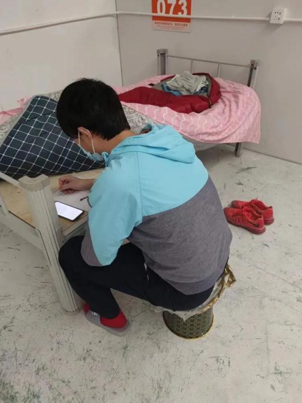 前申花队员一家四口住进了方舱