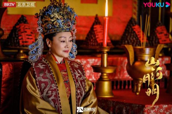 王姬:坦然接受变老,希望时间渗透进演技里 王姬:坦然接受变老,希望时间渗透进演技里