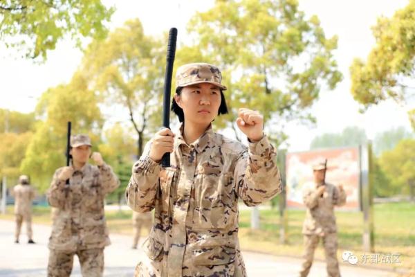 武警女兵的新训初体验