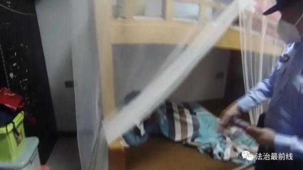 惊掉下巴！一觉醒来，家里有个赤身醉汉