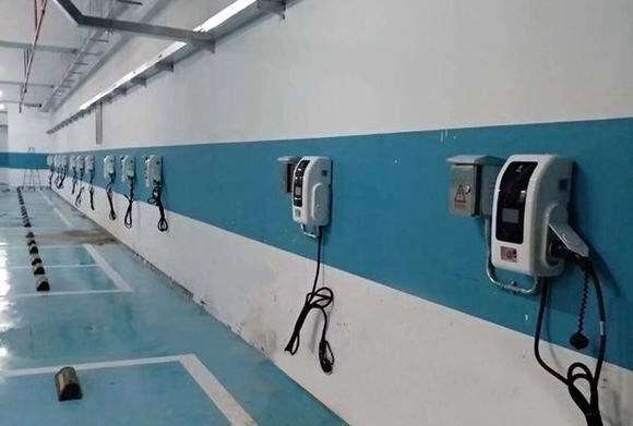 电车更省钱，那电动车在家充电方便么？