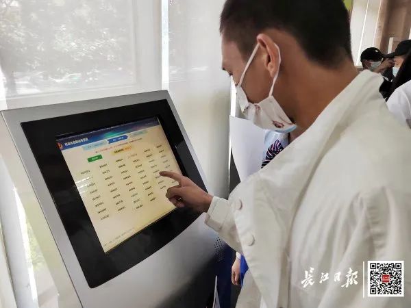首个鄂W号牌诞生，他选的是……