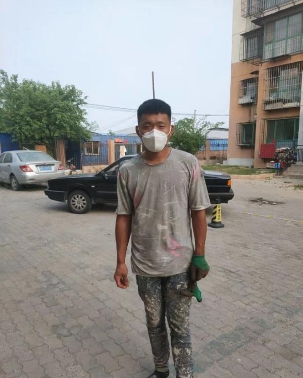 徒手爬6楼救下孩子的小伙，找到了！