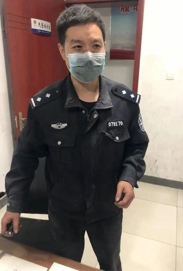 警服黑色衬衣图片