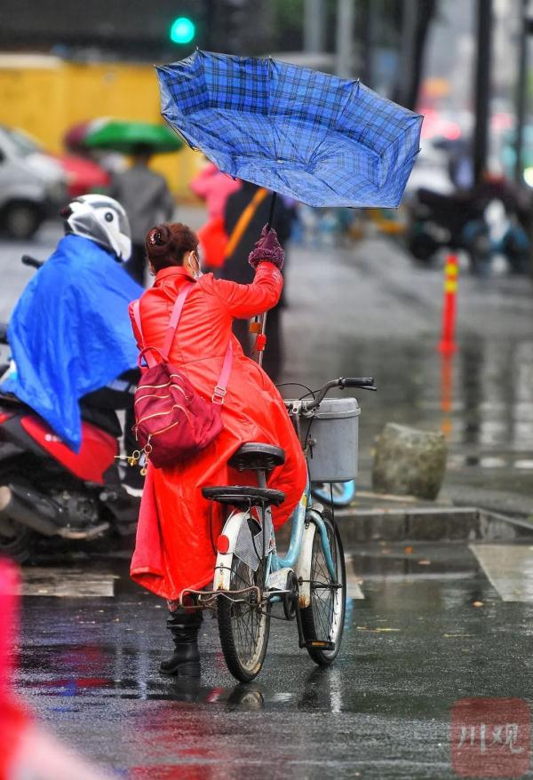 大风黄色预警！四川盆地今晚迎雷雨大风，局地有短时强降水或冰雹