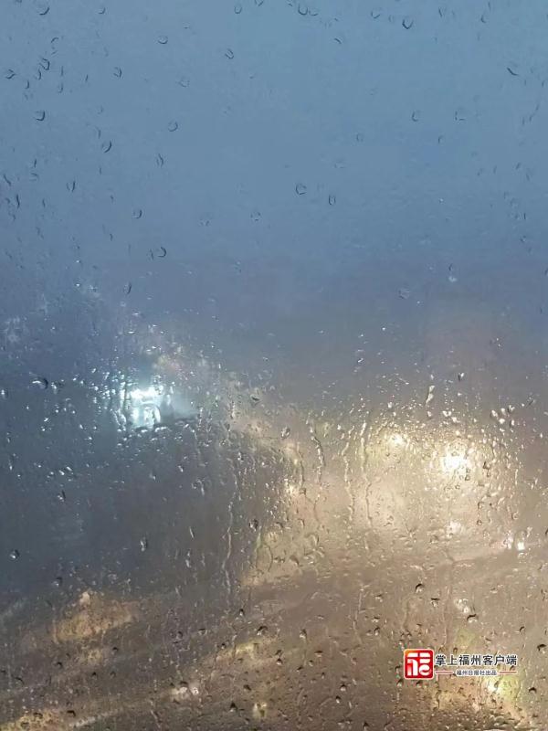实在太大了!很多福州人半夜被惊醒!已有学校停课! 实在太大了!很多福州人半夜被惊醒!已有学校停课!