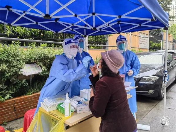 跨越千里山河，他们以白衣照亮黑夜，守望生命！