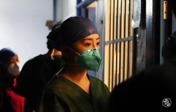 跨越千里山河，他们以白衣照亮黑夜，守望生命！