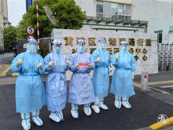 跨越千里山河，他们以白衣照亮黑夜，守望生命！