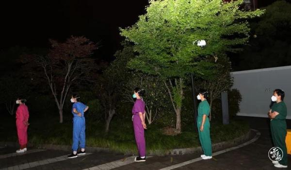 跨越千里山河，他们以白衣照亮黑夜，守望生命！