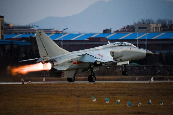 夜航训练：星光铁翼 抒写暗夜传奇