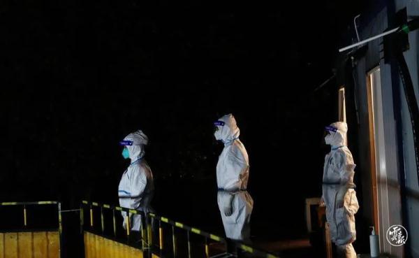 跨越千里山河，他们以白衣照亮黑夜，守望生命！