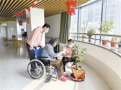 疫情防控之下,养老院的那些暖心事