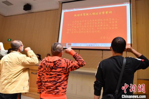 解锁房车驾驶技能 云南首批驾驶员取得C6驾照 解锁房车驾驶技能 云南首批驾驶员取得C6驾照