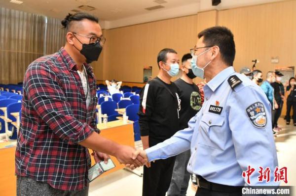 解锁房车驾驶技能 云南首批驾驶员取得C6驾照 解锁房车驾驶技能 云南首批驾驶员取得C6驾照